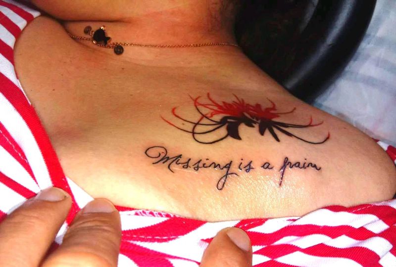 彼岸花纹身图片_胸部图腾纹身图案