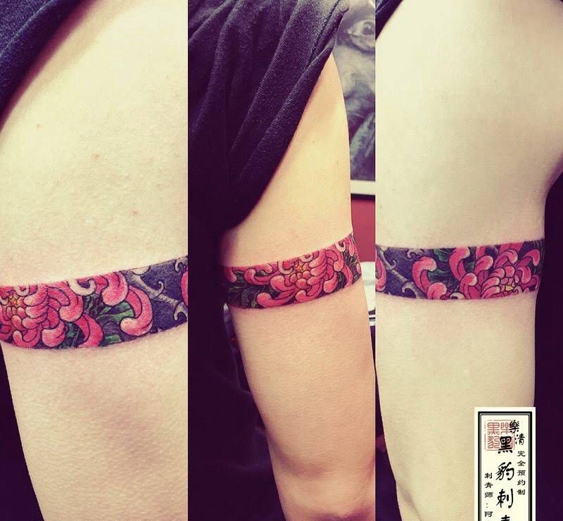 臂环纹身图片