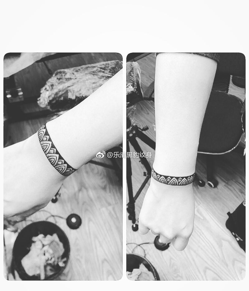 臂环纹身图片