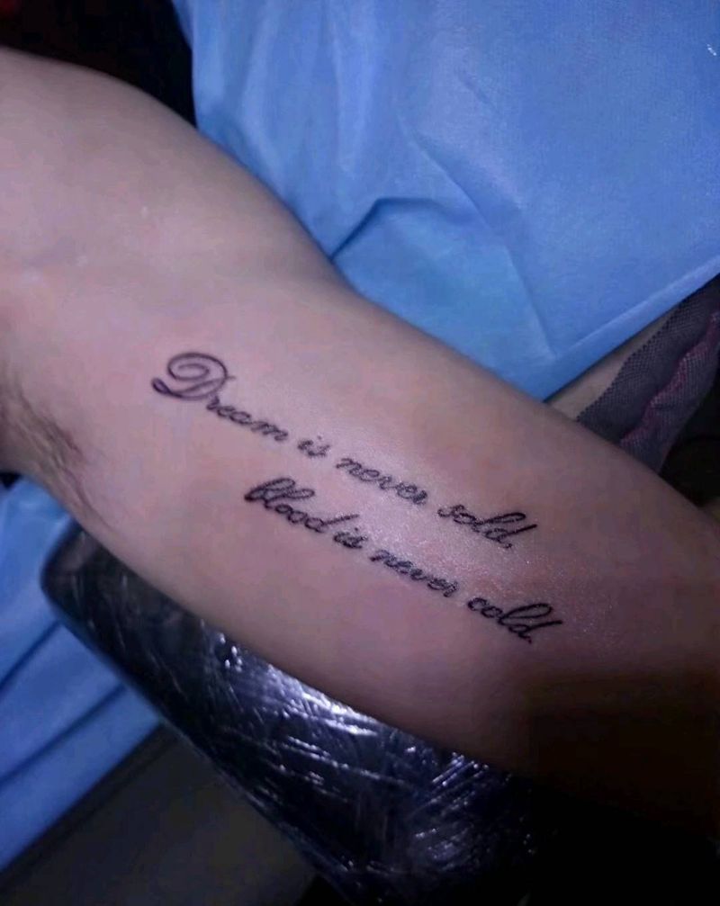 小字母纹身图片_手臂纹身图案