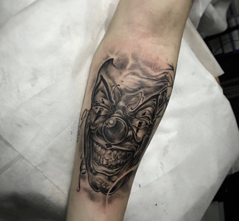 小丑纹身图片_成品手部欧美人物纹身图案