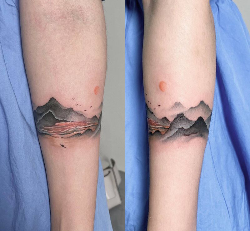 山水墨遮盖纹身图片_手部水墨纹身图案