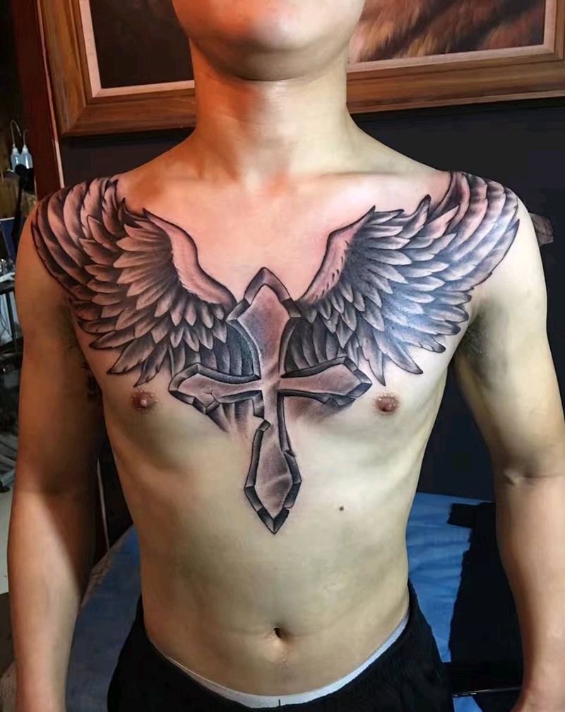 翅膀纹身图片_胸部新传统纹身图案