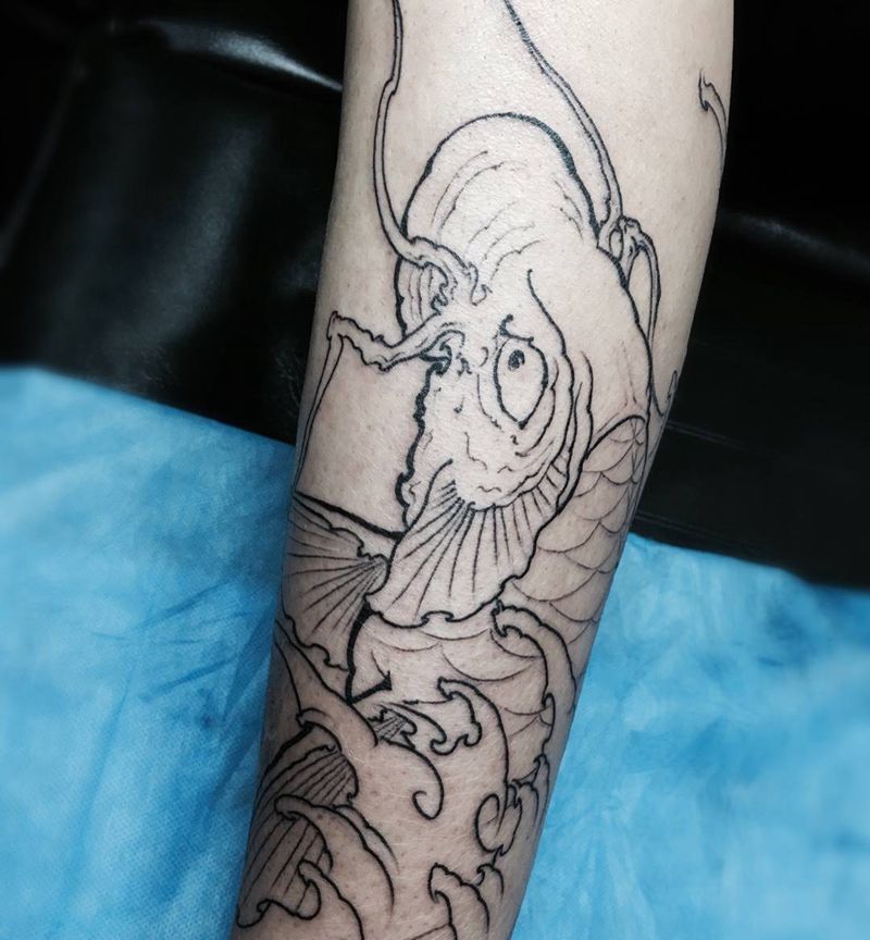 鲤鱼线条纹身图片