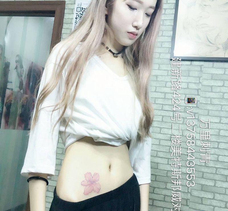 小花一朵纹身图片