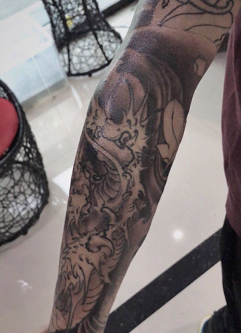 花臂，雾纹身图片_成品手臂传统动物纹身图案