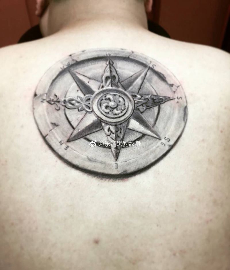 指南针纹身图片