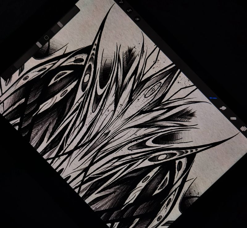 暗黑纹身图片_背部几何暗黑触手眼睛纹身图案