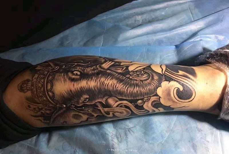 象神纹身图片_腿部新传统纹身图案