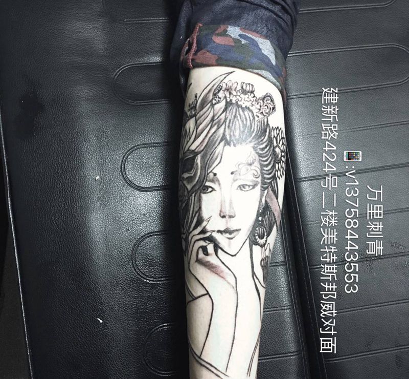 小腿花旦纹身图片