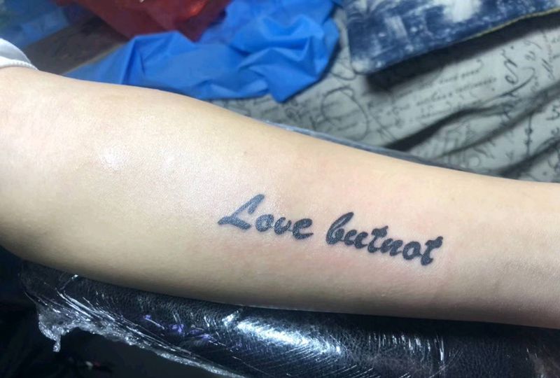 字母纹身图片_手臂纹身图案