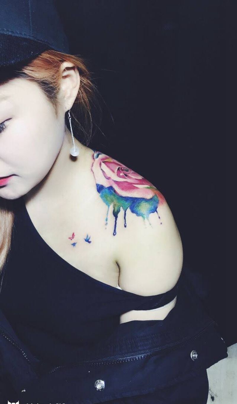 水彩花纹身图片