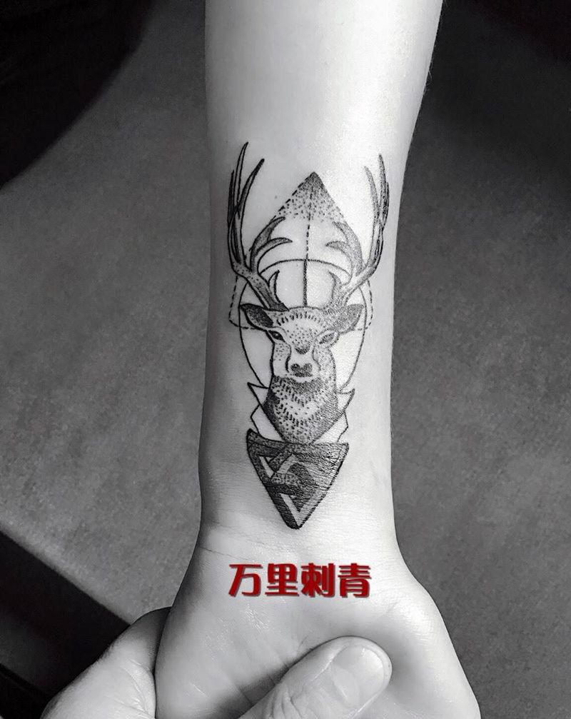 点刺灵鹿纹身图片