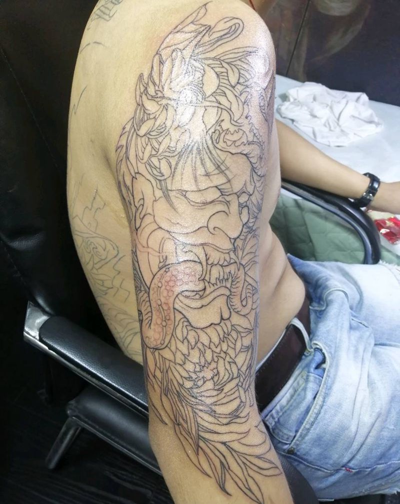 大臂般若线条纹身图片_手臂新传统纹身图案