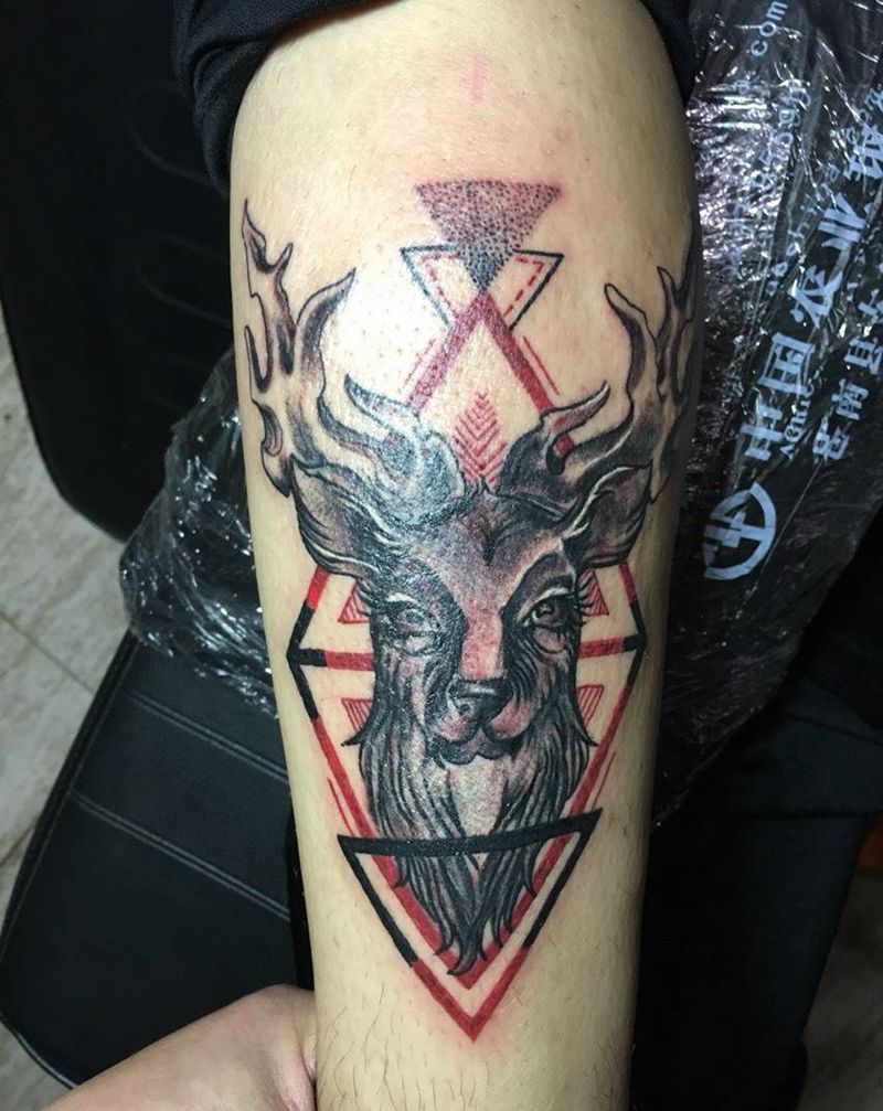 小腿麋鹿纹身图片