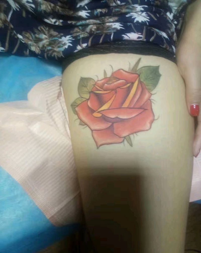 花纹身图片_腿部New School纹身图案