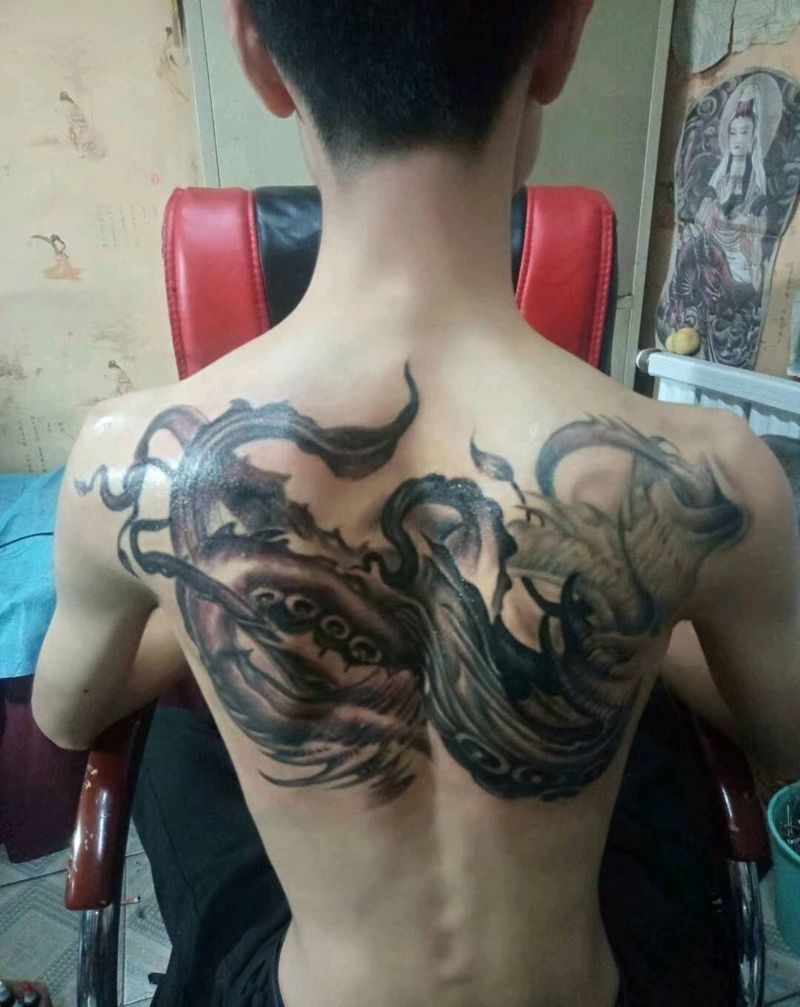 章鱼纹身图片_背部欧美写实纹身图案