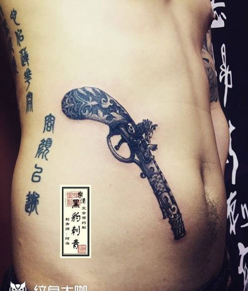 洋枪纹身图片