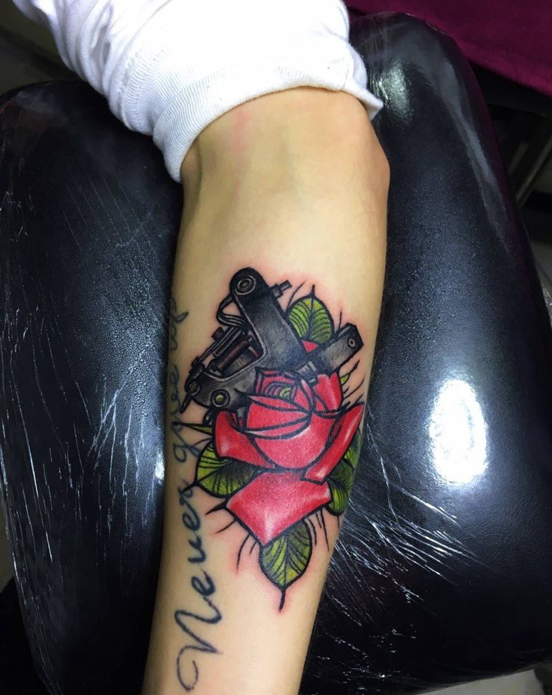 纹身机与花纹身图片_New School纹身图案