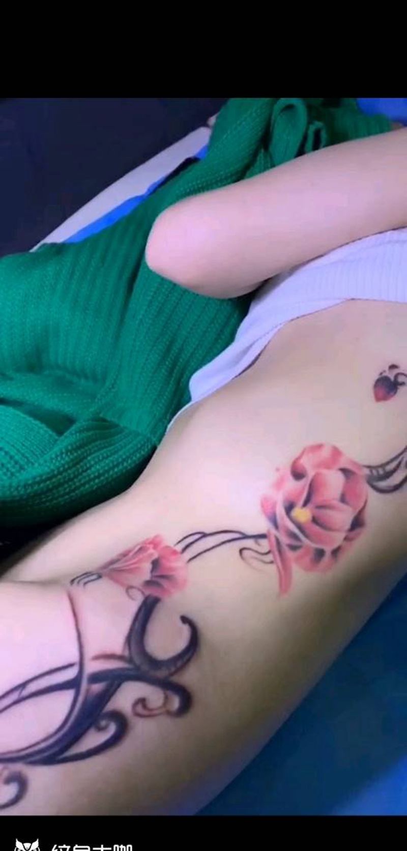 罂粟花纹身图片_腰部腹部纹身图案