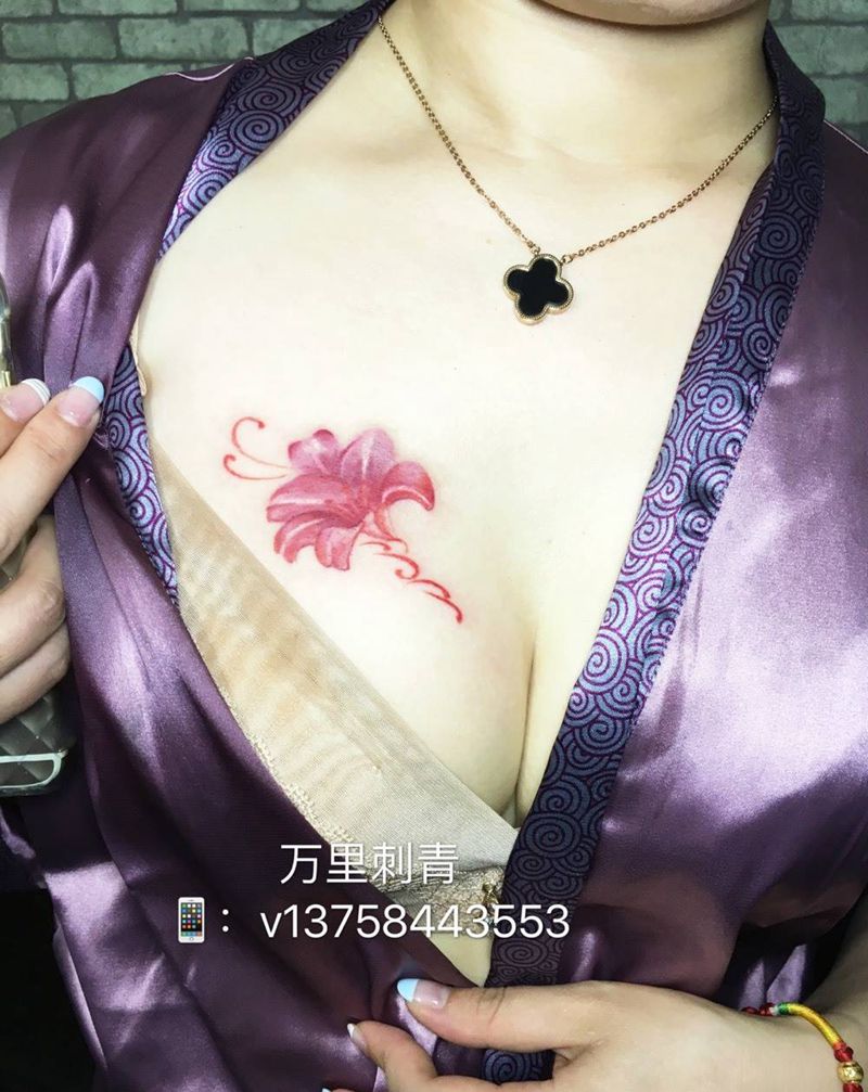 胸花一枚纹身图片