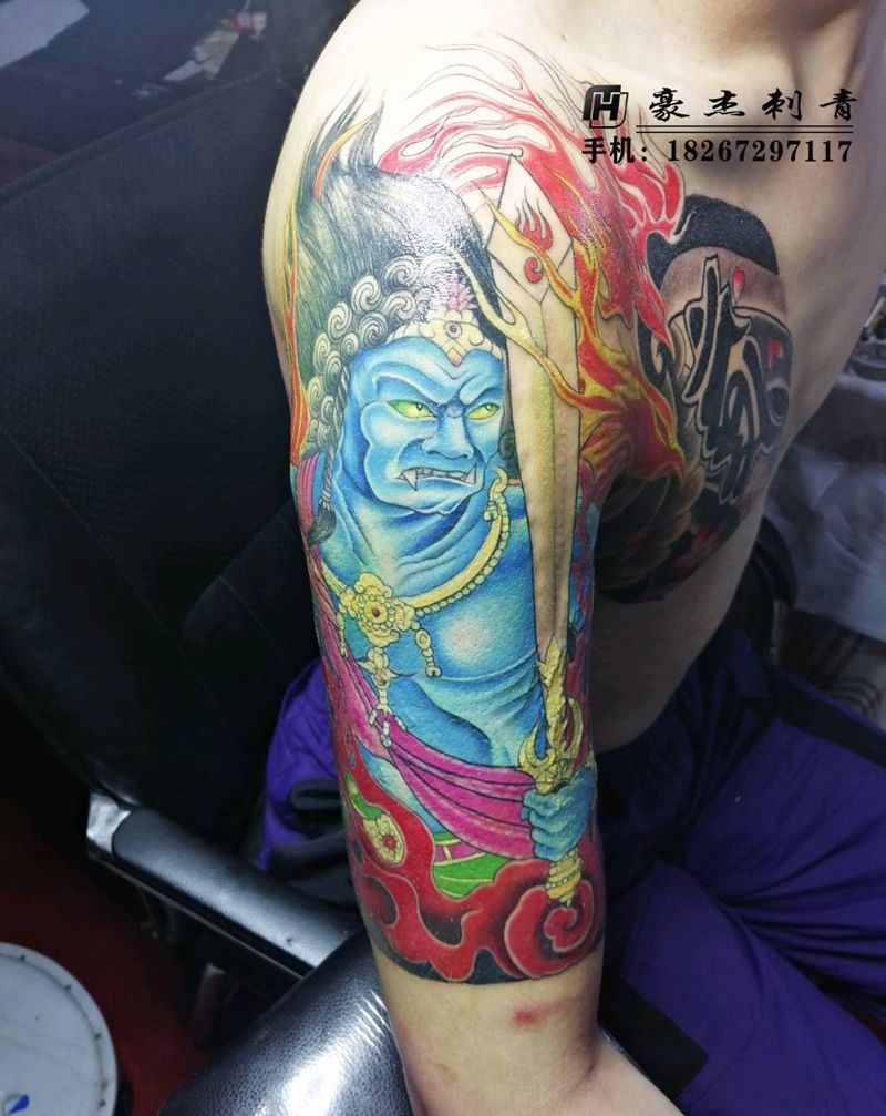 半甲不动明王纹身图片_手臂胸部新传统纹身图案