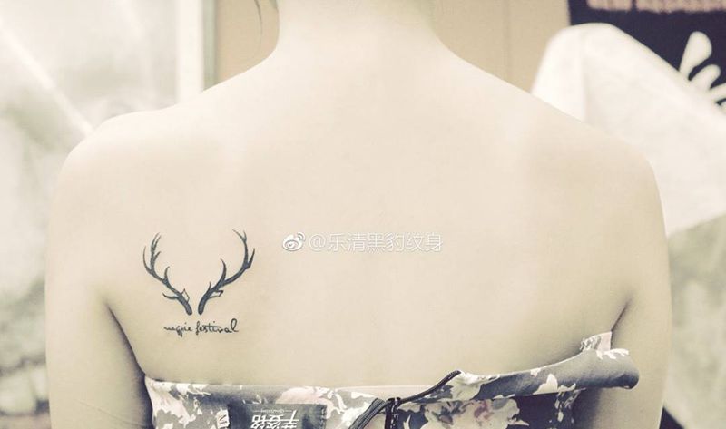 鹿角纹身图片
