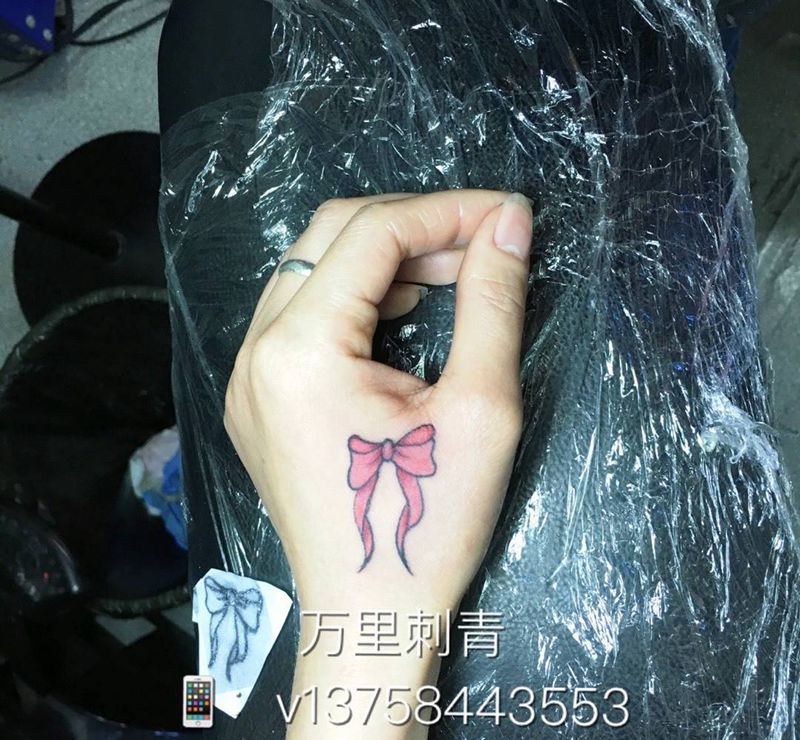 手上小彩图纹身图片