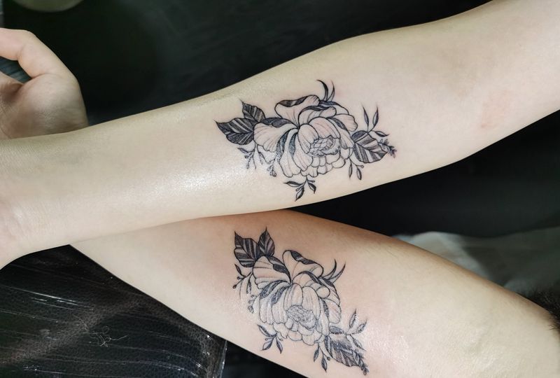 素华纹身纹身图片_手部点刺纹身图案