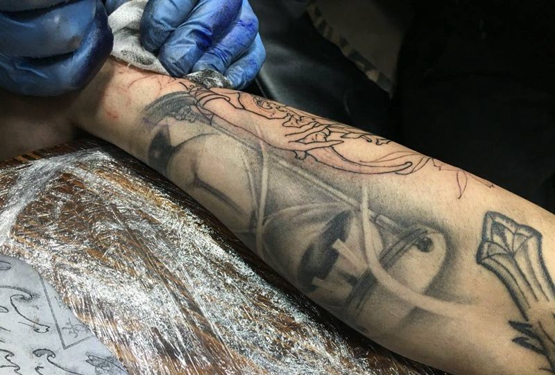 欧美沙漏恢复完效果纹身图片