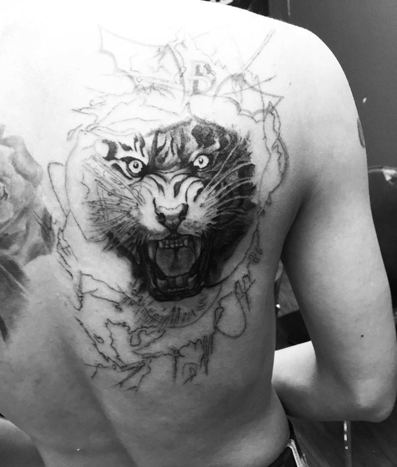 蔷薇虎头半成品纹身图片