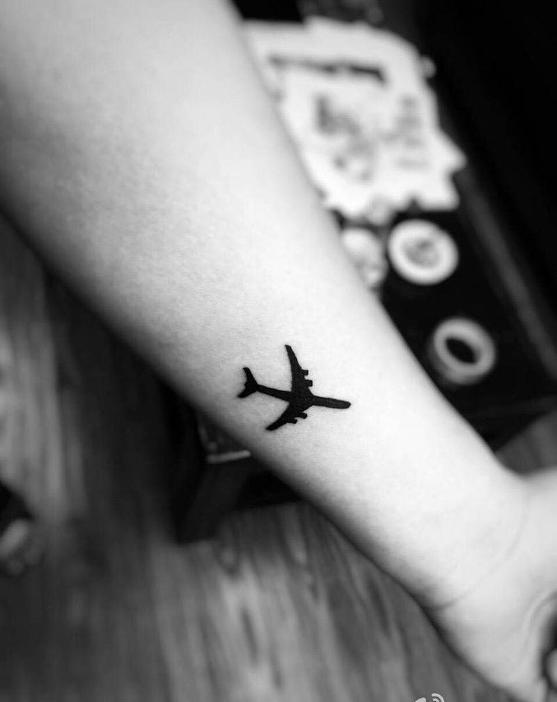 打飞机纹身图片