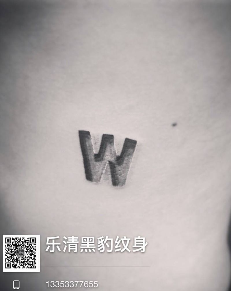 小质感纹身图片_成品腰部几何字符原创清新纹身图案