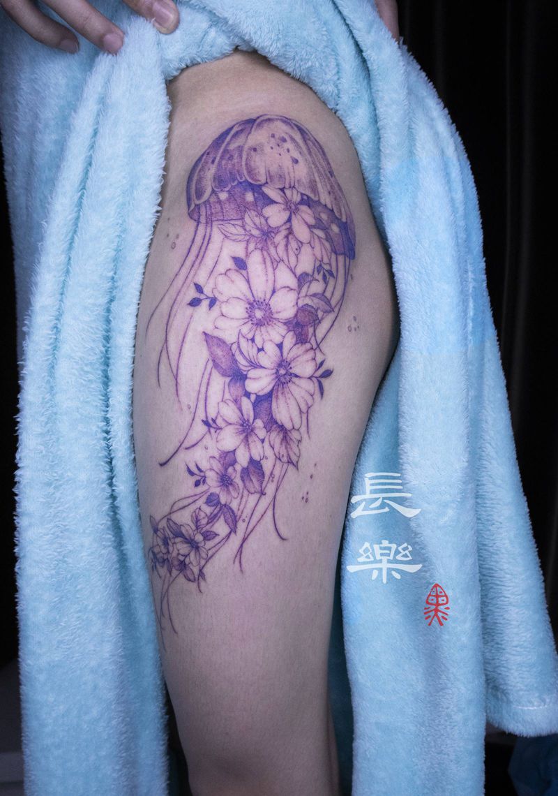 【水母】纹身图片_腿部脚部点刺水墨素花水母纹身图案