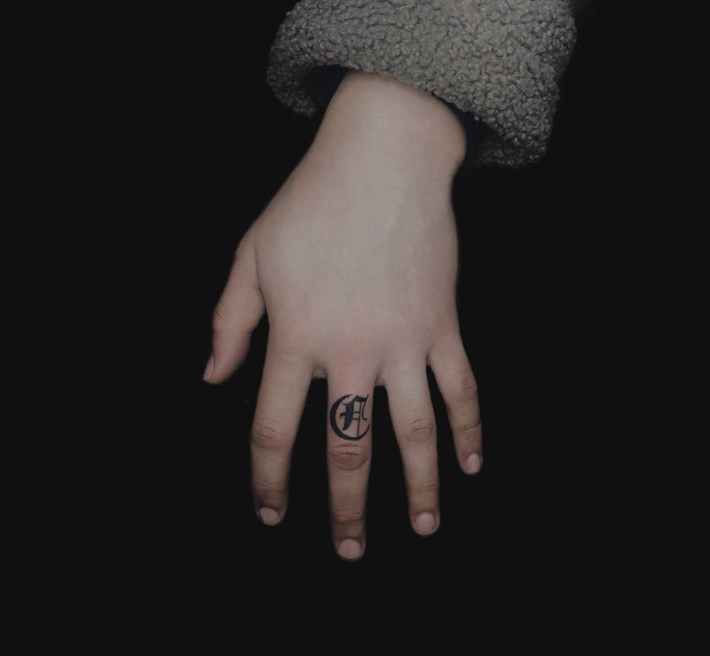 1纹身图片_手部花体字纹身图案