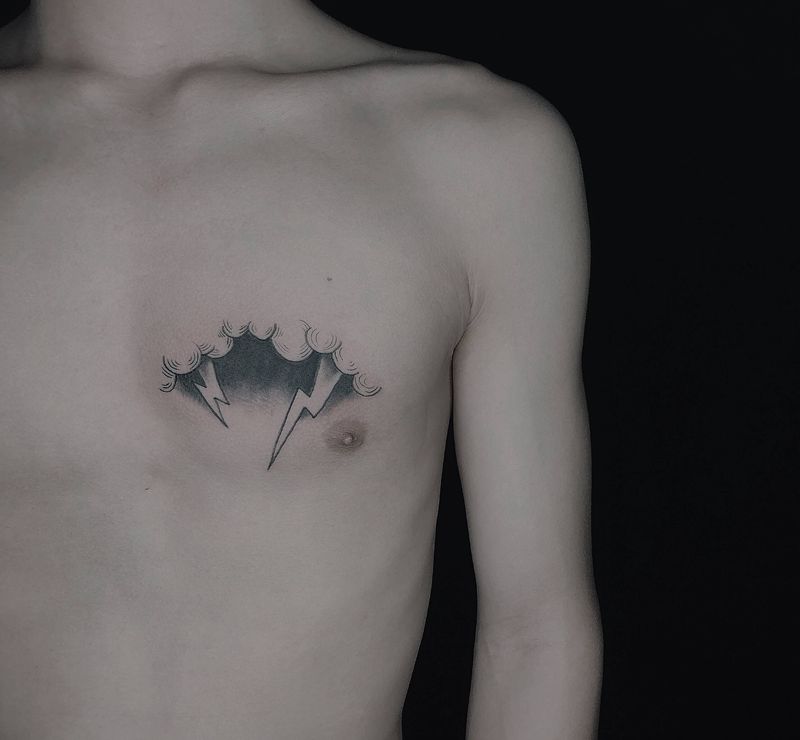 1纹身图片_胸部几何纹身图案