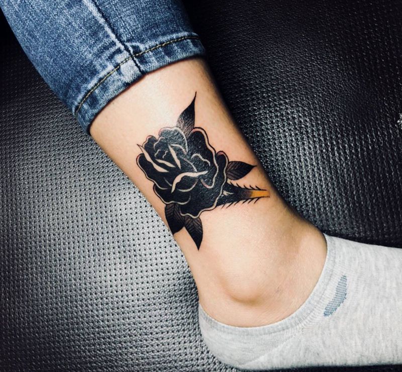 1纹身图片_腿部点刺纹身图案