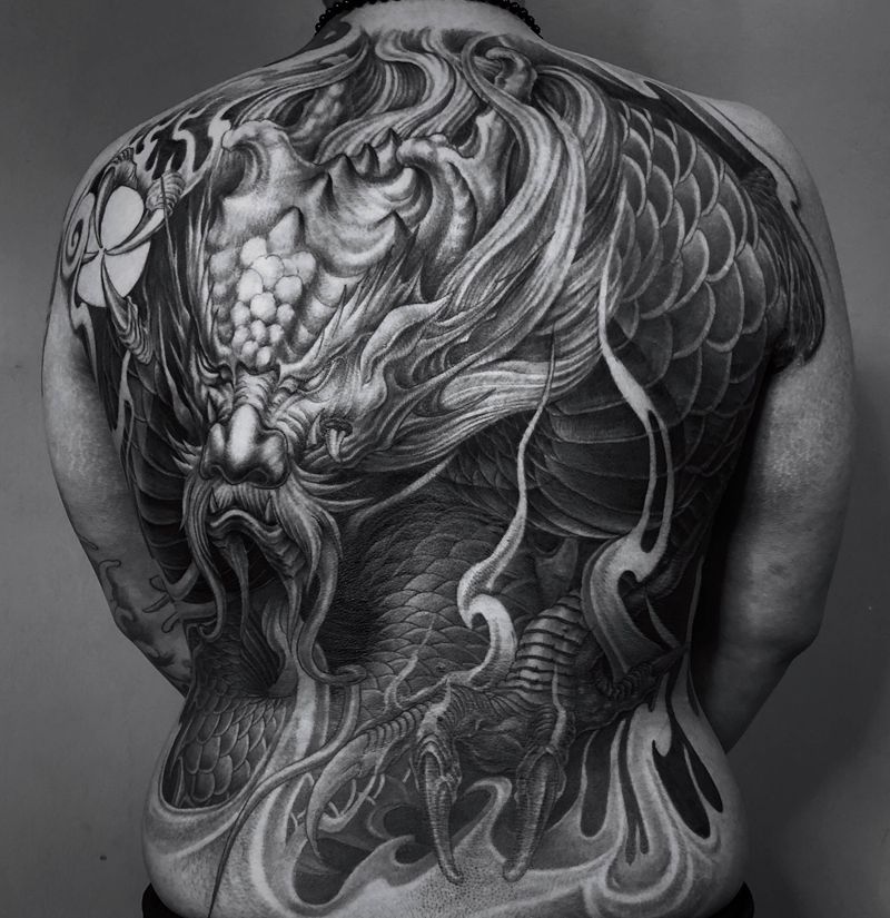 龙威纹身图片_背部新传统纹身图案