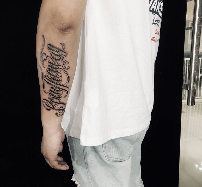 花体纹身图片_手臂花体字纹身图案