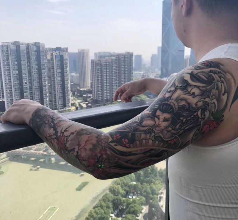 三个风格的花臂纹身图片_手臂纹身图案