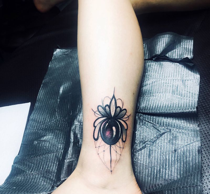 覆盖纹身图片_腿部New School纹身图案