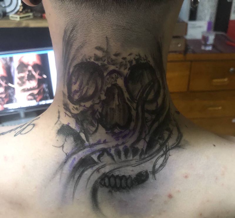 暗黑纹身图片_颈部纹身图案