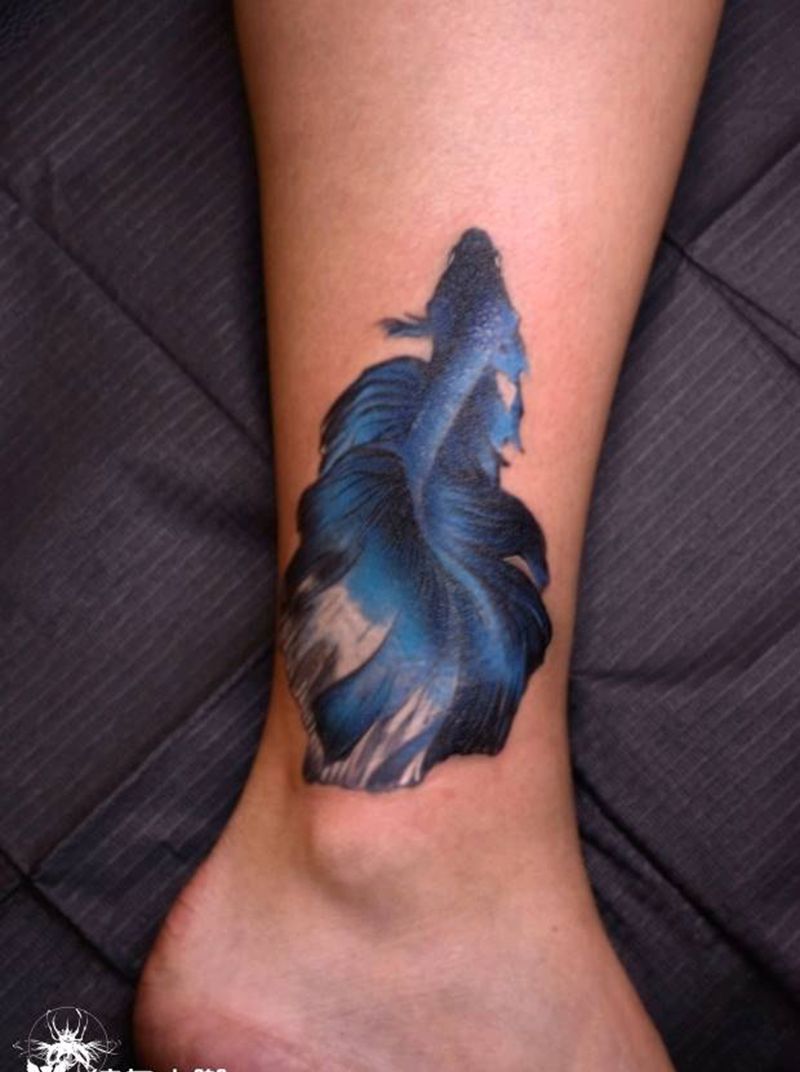 斗鱼纹身图片_腿部欧美写实纹身图案