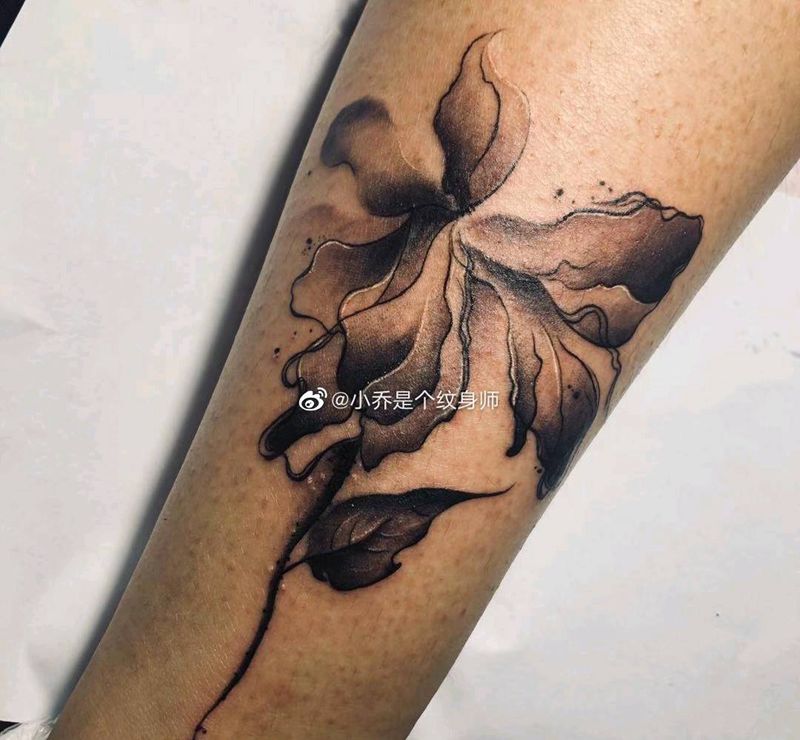 这是个啥花我也不知道纹身图片_水墨纹身图案