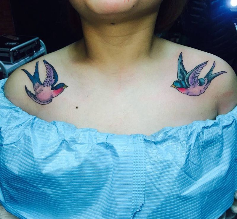 双飞燕纹身图片