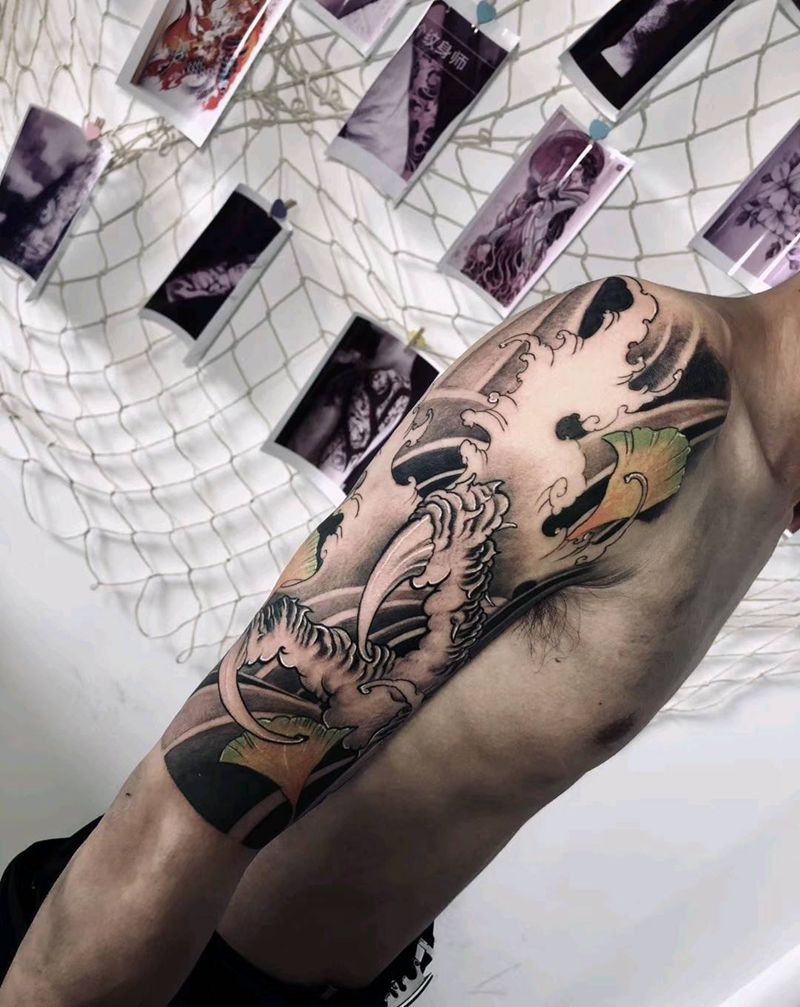 龙爪纹身图片_手臂新传统纹身图案
