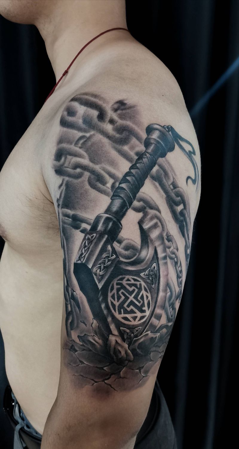 开山斧纹身图片_手臂欧美写实纹身图案