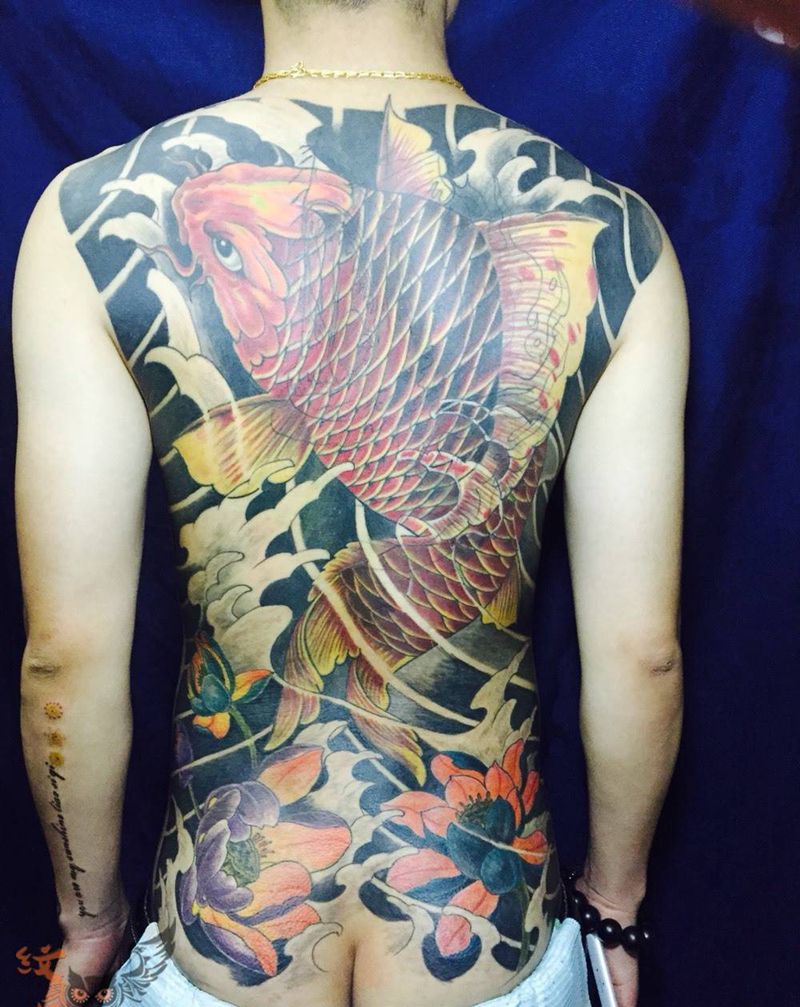 遮盖一个～莲花鲤鱼纹身图片