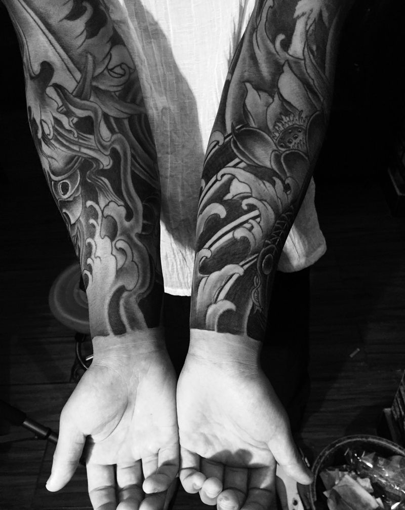 兄弟特别抗疼，两天接了条纹身图片