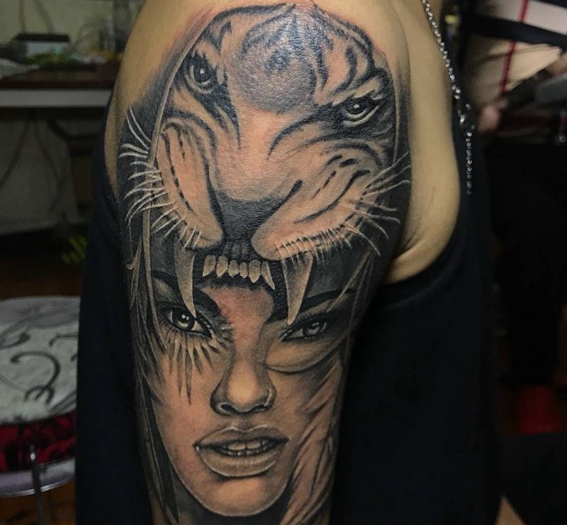 虎头女郎纹身图片